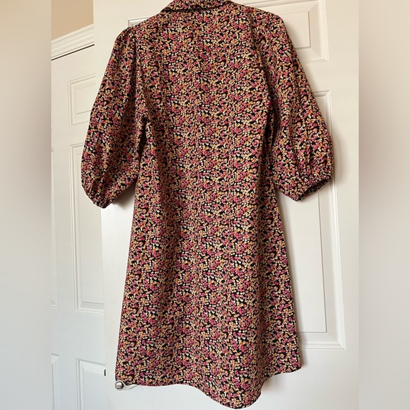 LIKE NEW Zara Micro Floral Print Balloon Sleeve
Size S - Picture 12 of 14